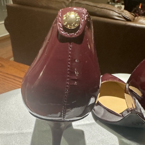 MICHAEL KORS MAROON PATENT LEATHER PUMPS SZ 8 LIKE NEW CONDITION - Picture 8 of 12